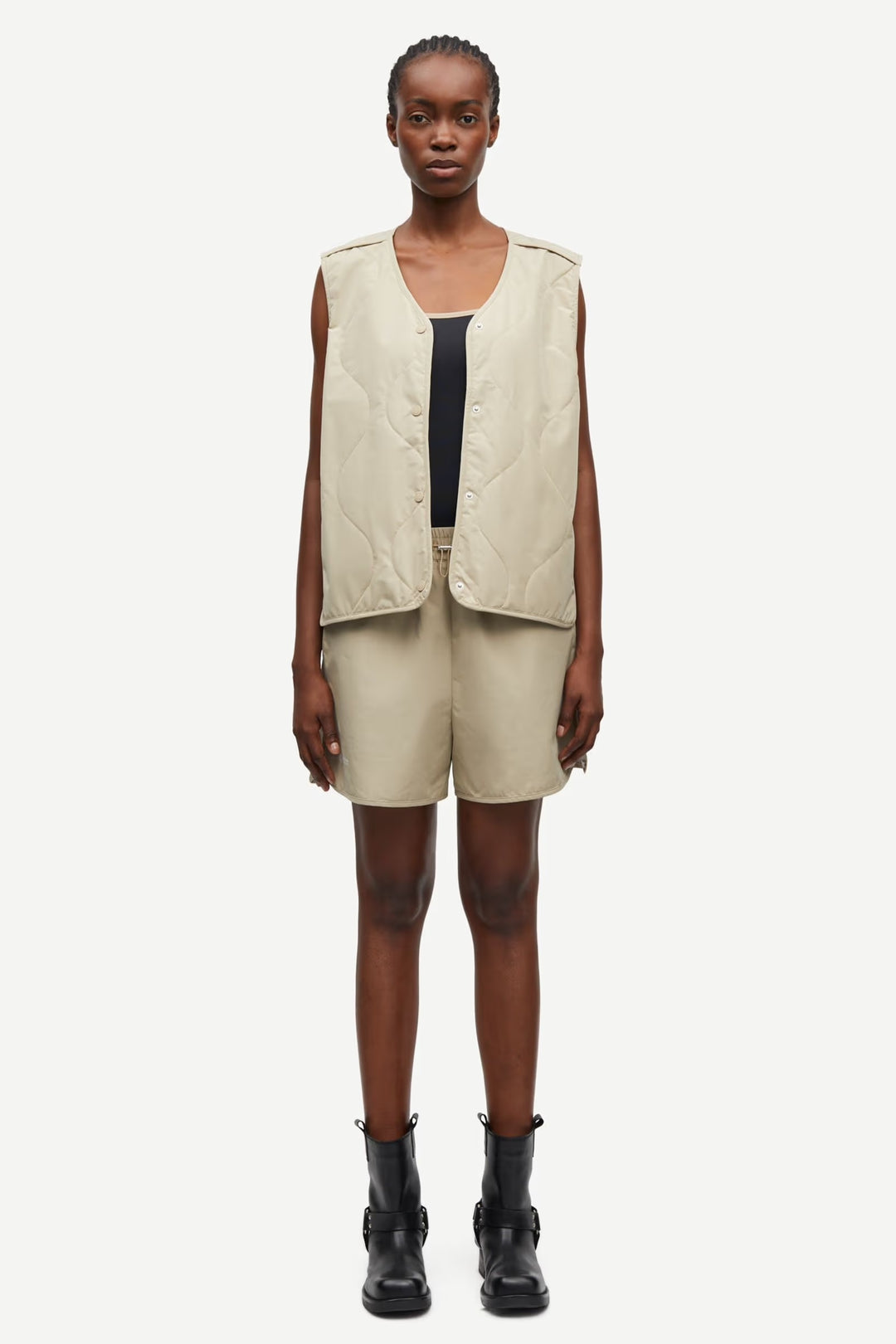 SAYUNA Shorts white pepper