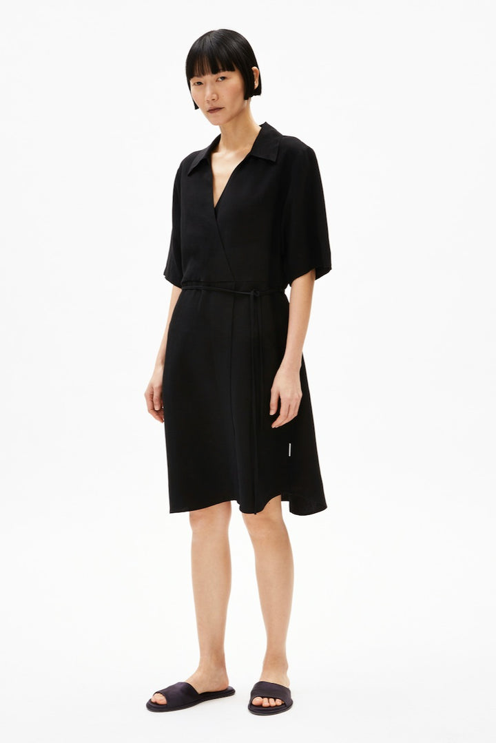 FEMNAAMI LINO Kleid