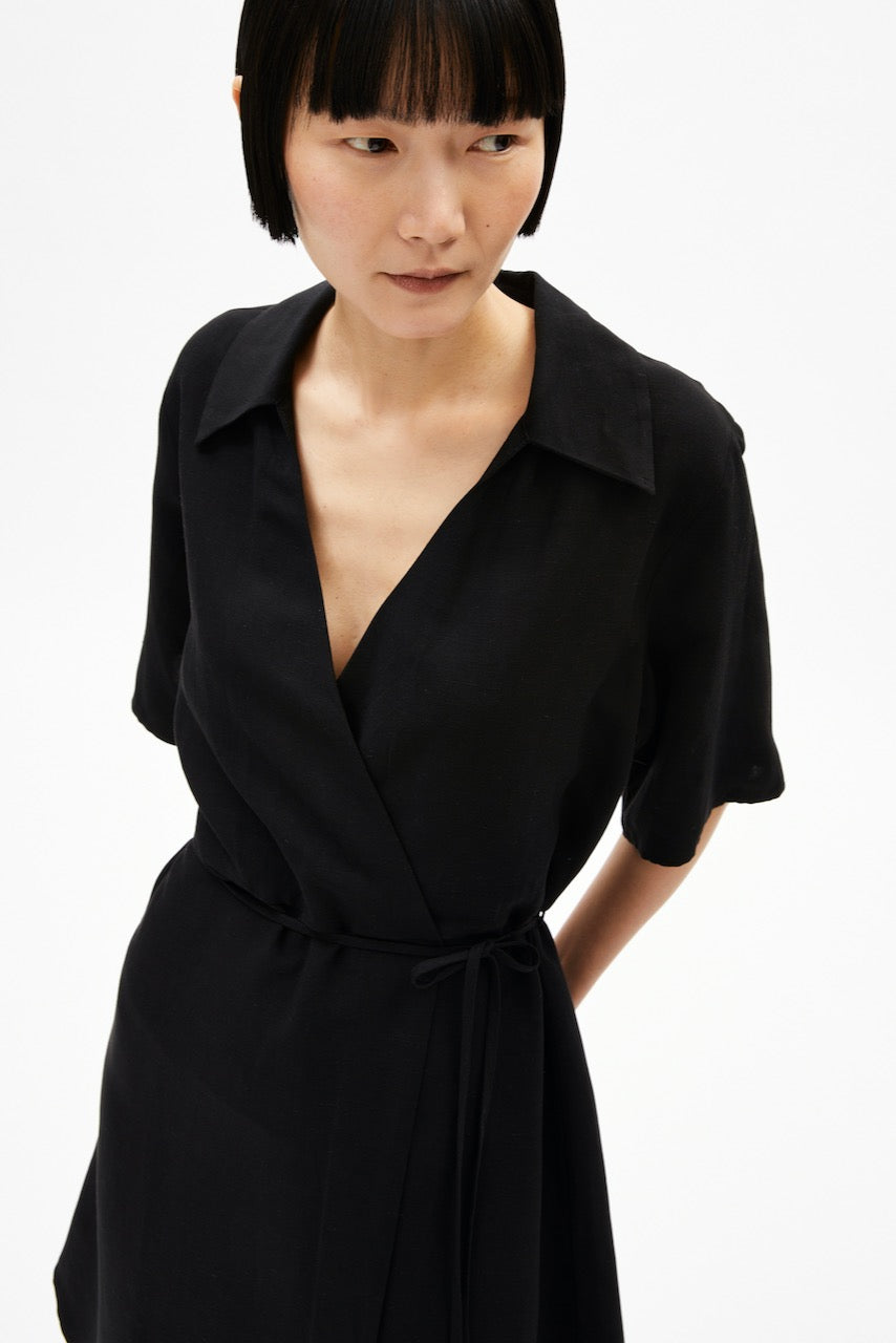 FEMNAAMI LINO Kleid