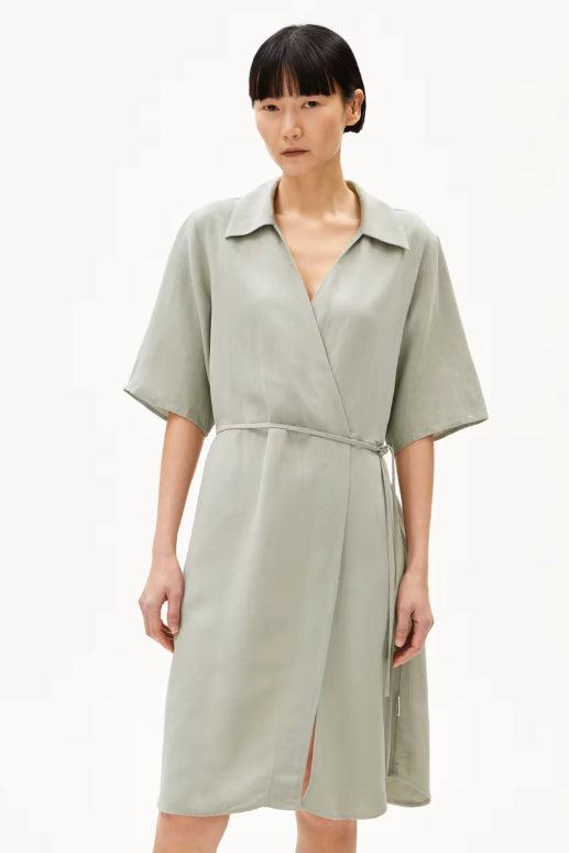 FEMNAAMI LINO Kleid