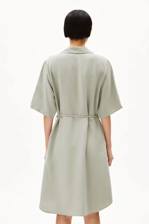 FEMNAAMI LINO Kleid