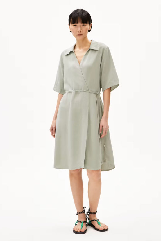 FEMNAAMI LINO Kleid