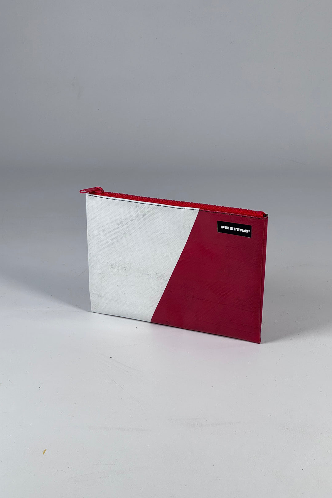 CHUCK F07 Pouch M