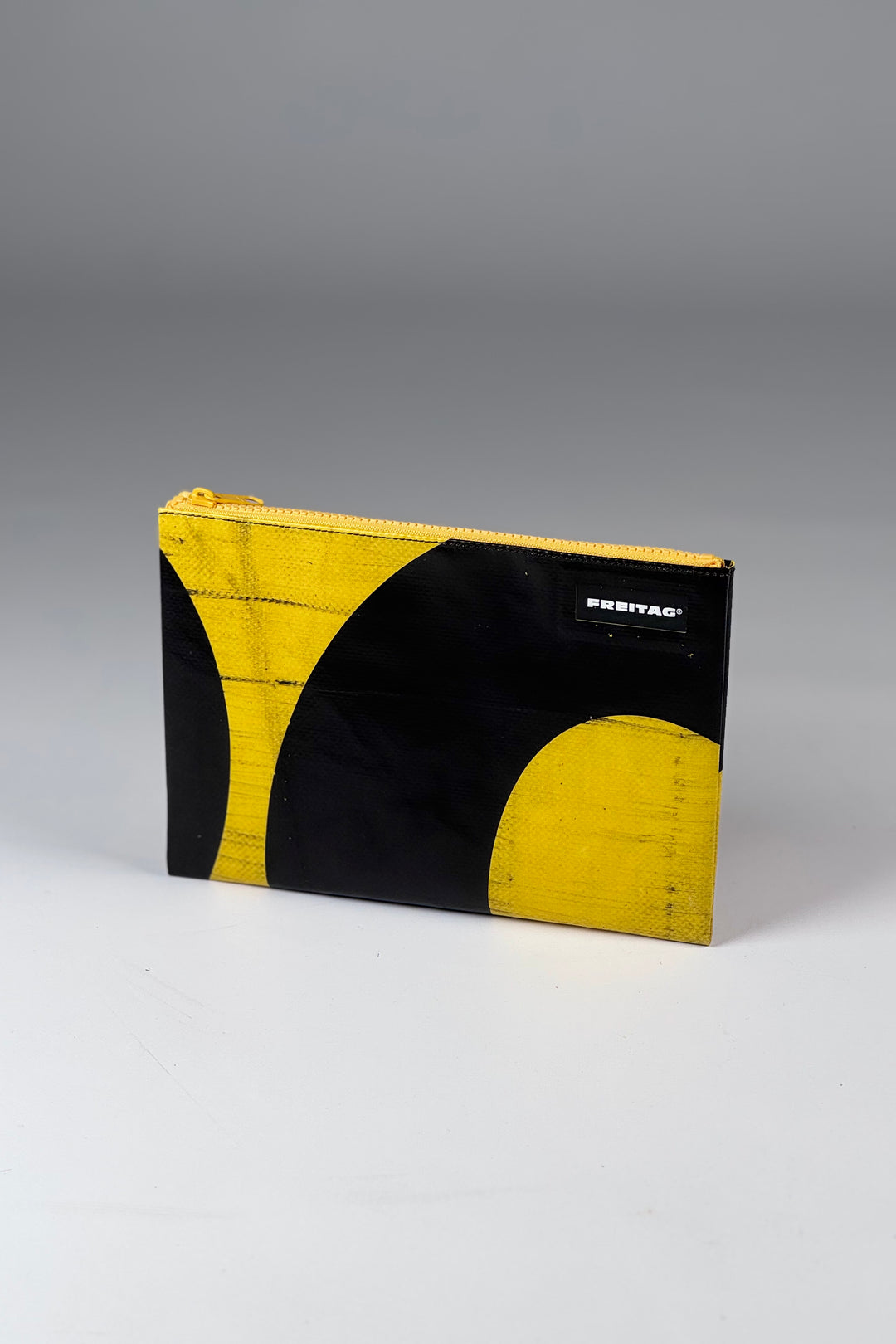 CHUCK F07 Pouch M