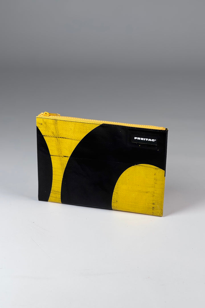 CHUCK F07 Pouch M
