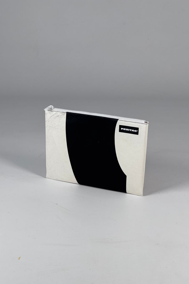 CHUCK F07 Pouch M