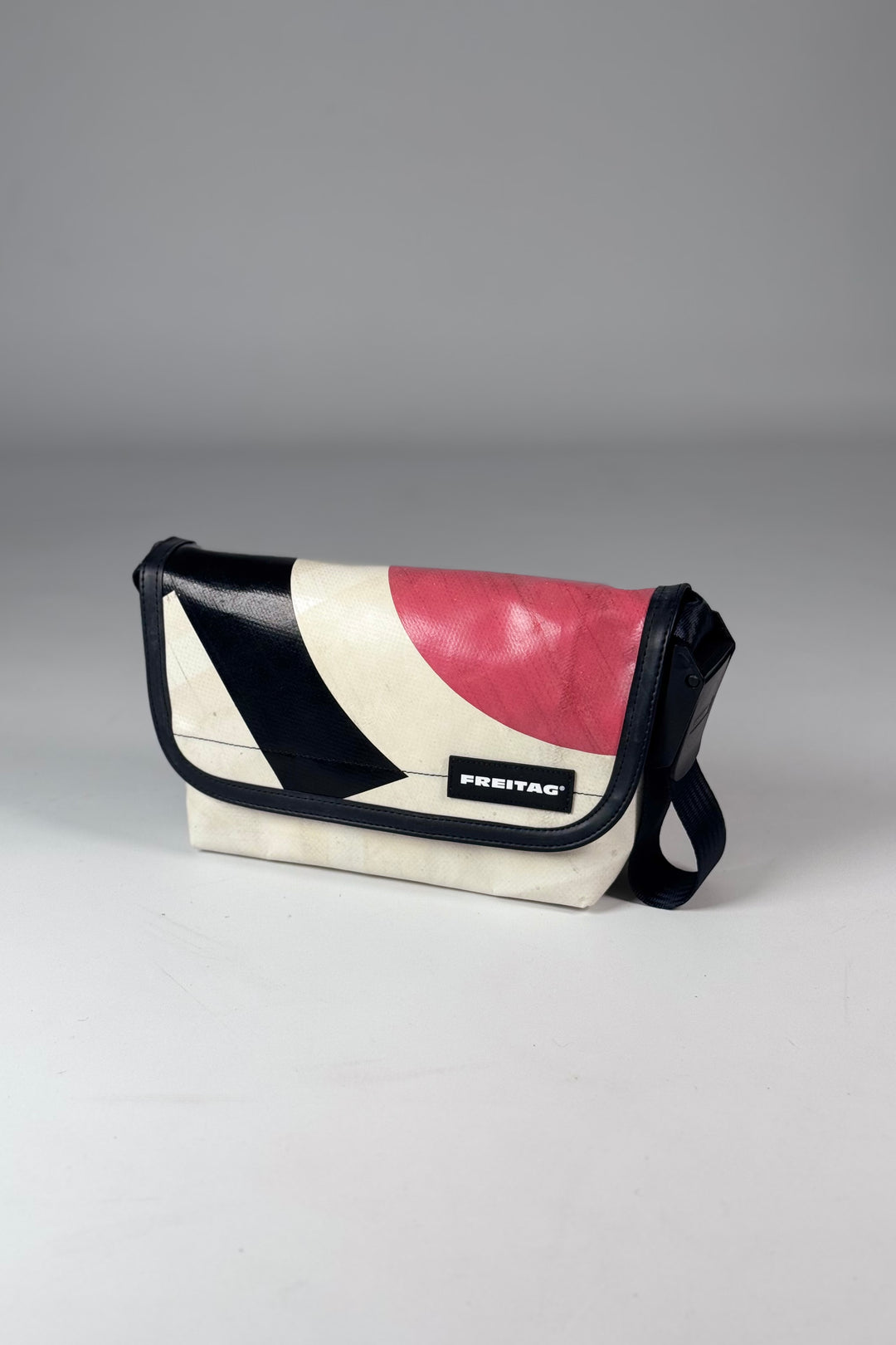 HAWAII FIVE-O F41 Messenger Bag extra small