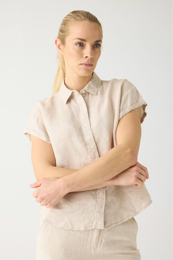 ASTER Fold Up Shortsleeve Linen Shirt