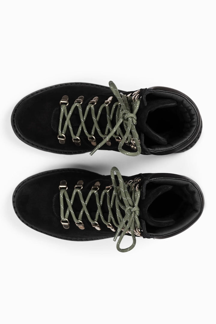 HIKING Suede