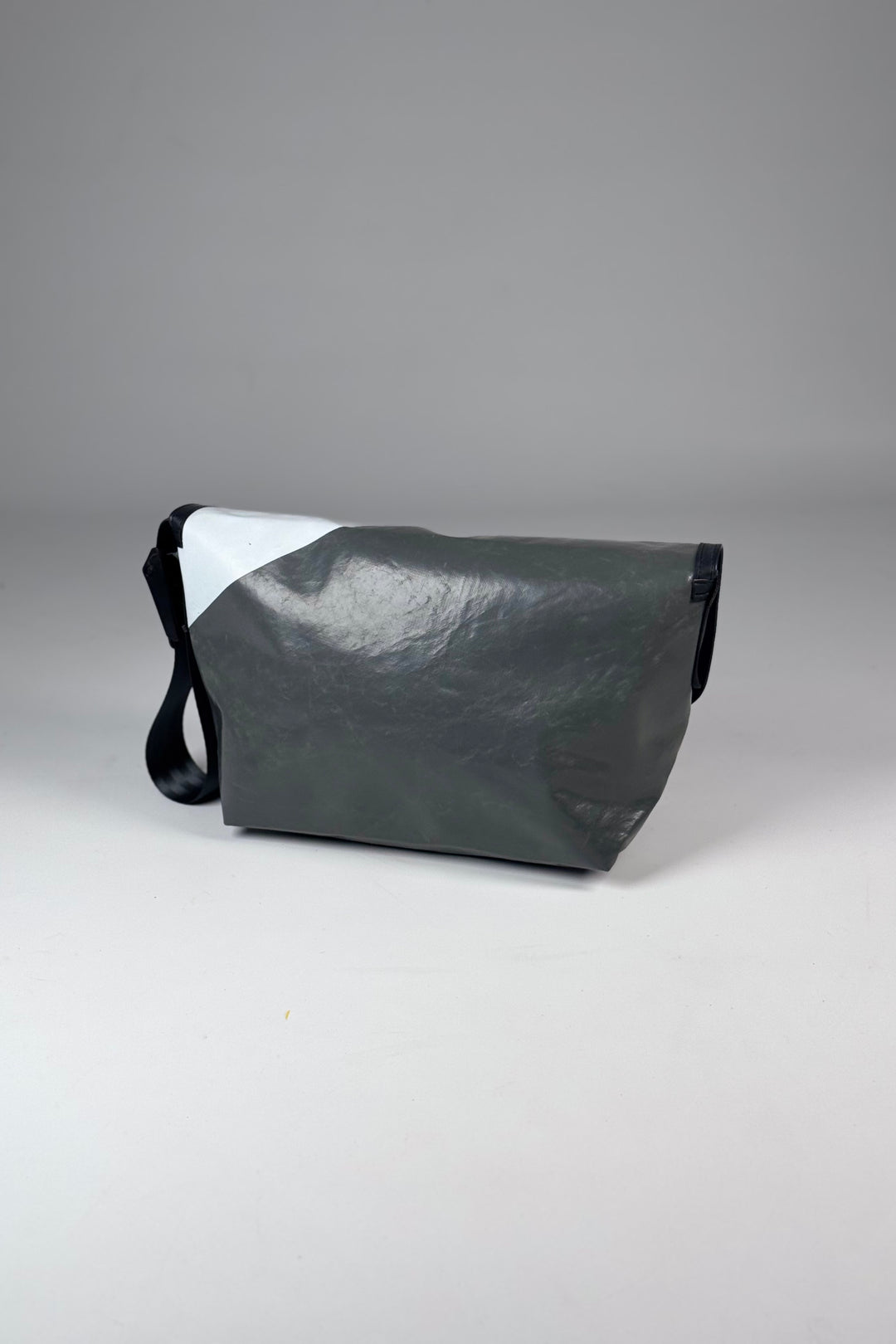 SURFSIDE 6 F42 Messenger